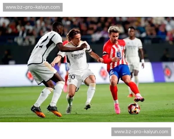 德法鏖战:足球场上的宿敌对决与战术博弈 德法鏖战:足球场上的宿敌对决与战术博弈