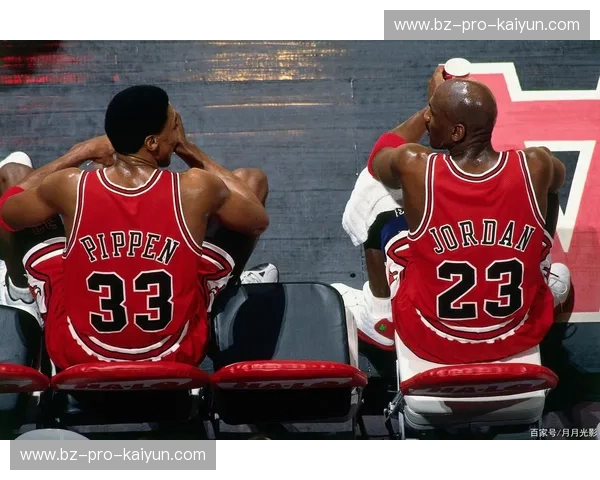 篮球的史诗对决:公牛王朝与紫金王朝的宿命交织 篮球的史诗对决:公牛王朝与紫金王朝的宿命交织